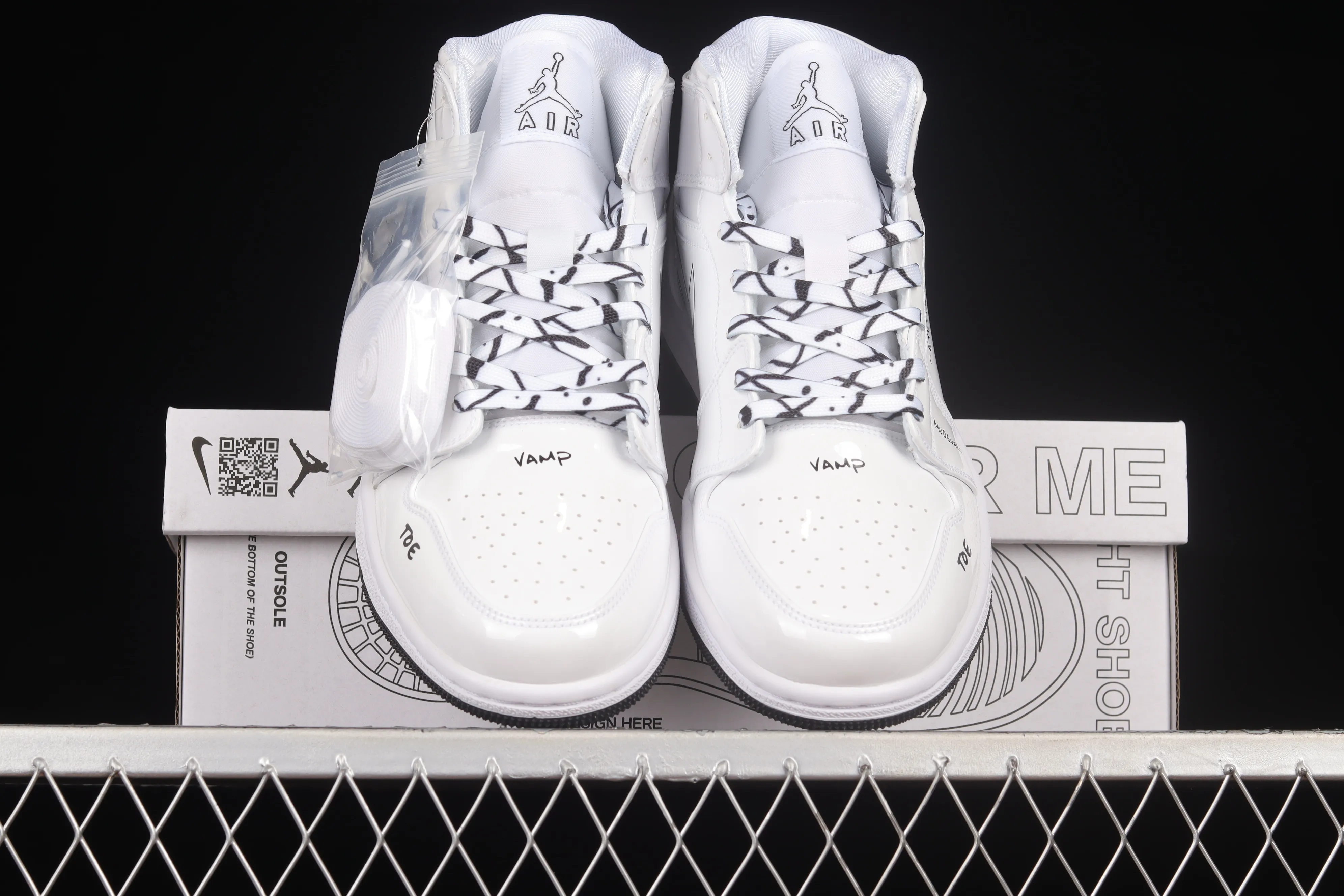 All Categories Air Jordan Jordan Series Basketball Shoes Air Jordan 1 Mid Air Jordan 1 Mid GS "Schematic" AJ1 Joe 1 White Graffiti Zhongbang Basketball Shoes DQ1864-100